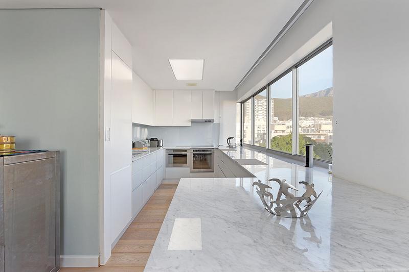 To Let 2 Bedroom Property for Rent in Sea Point Western Cape